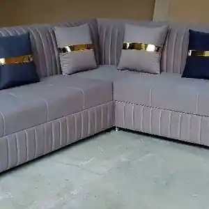 Угловой диван хай-тек