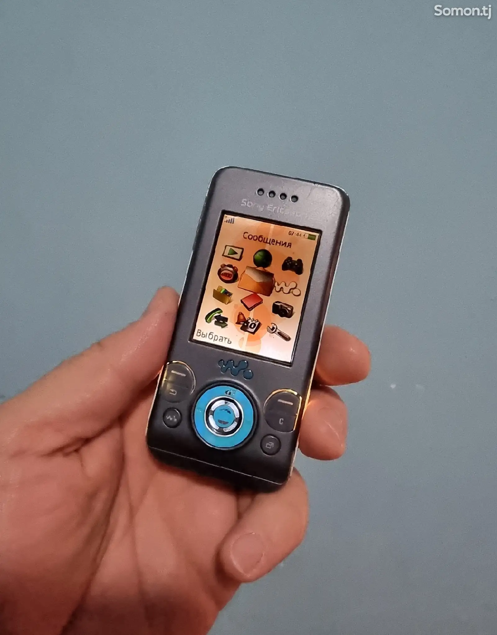 Sony Ericsson W580i-1