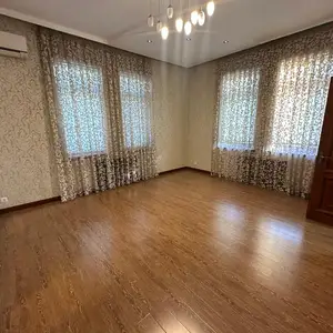 Помещение под офис, 550м², р/н Сомони.