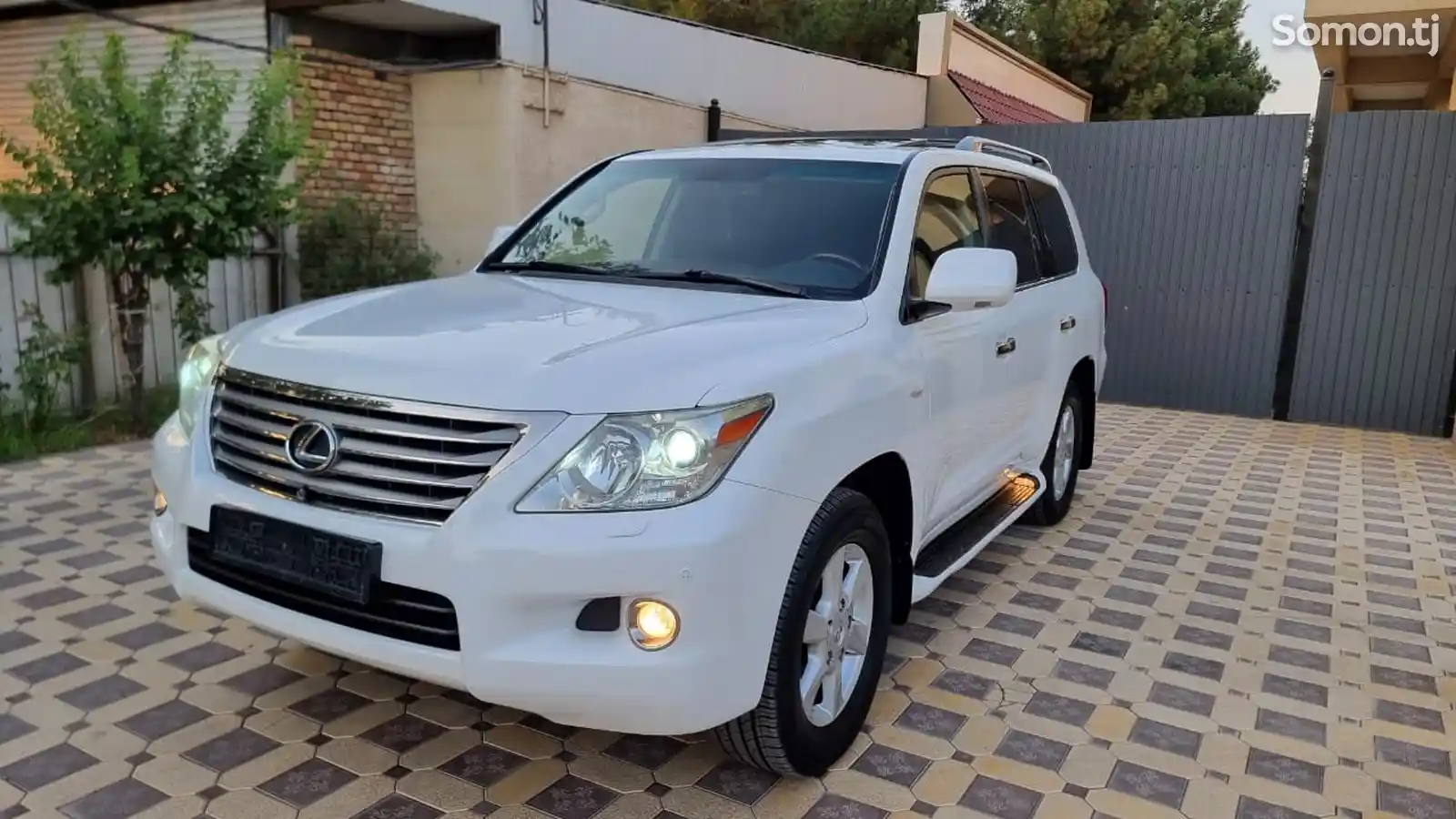 Lexus LX series, 2013-2