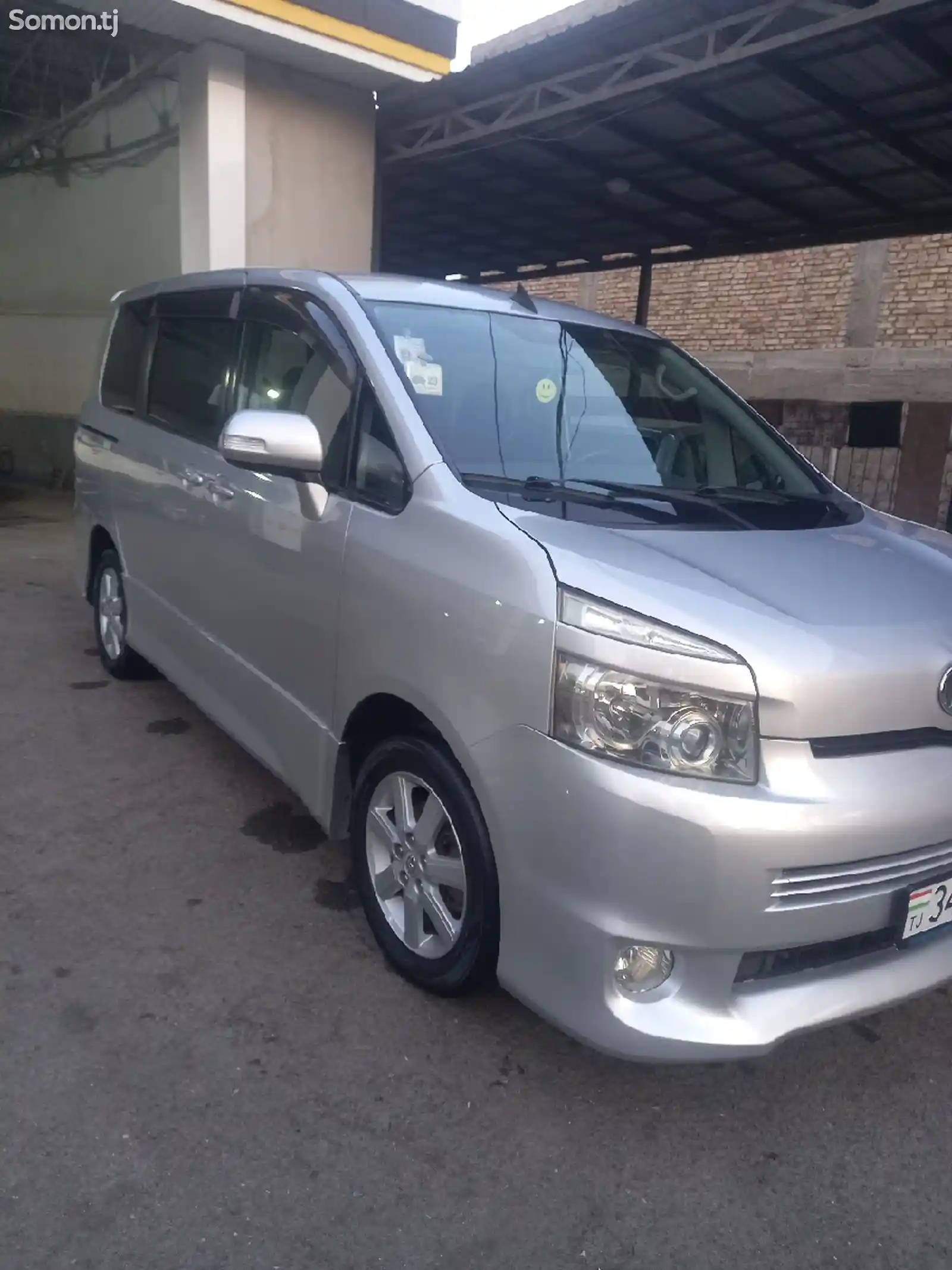 Toyota Voxy, 2008-4