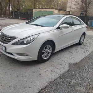 Hyundai Sonata, 2011