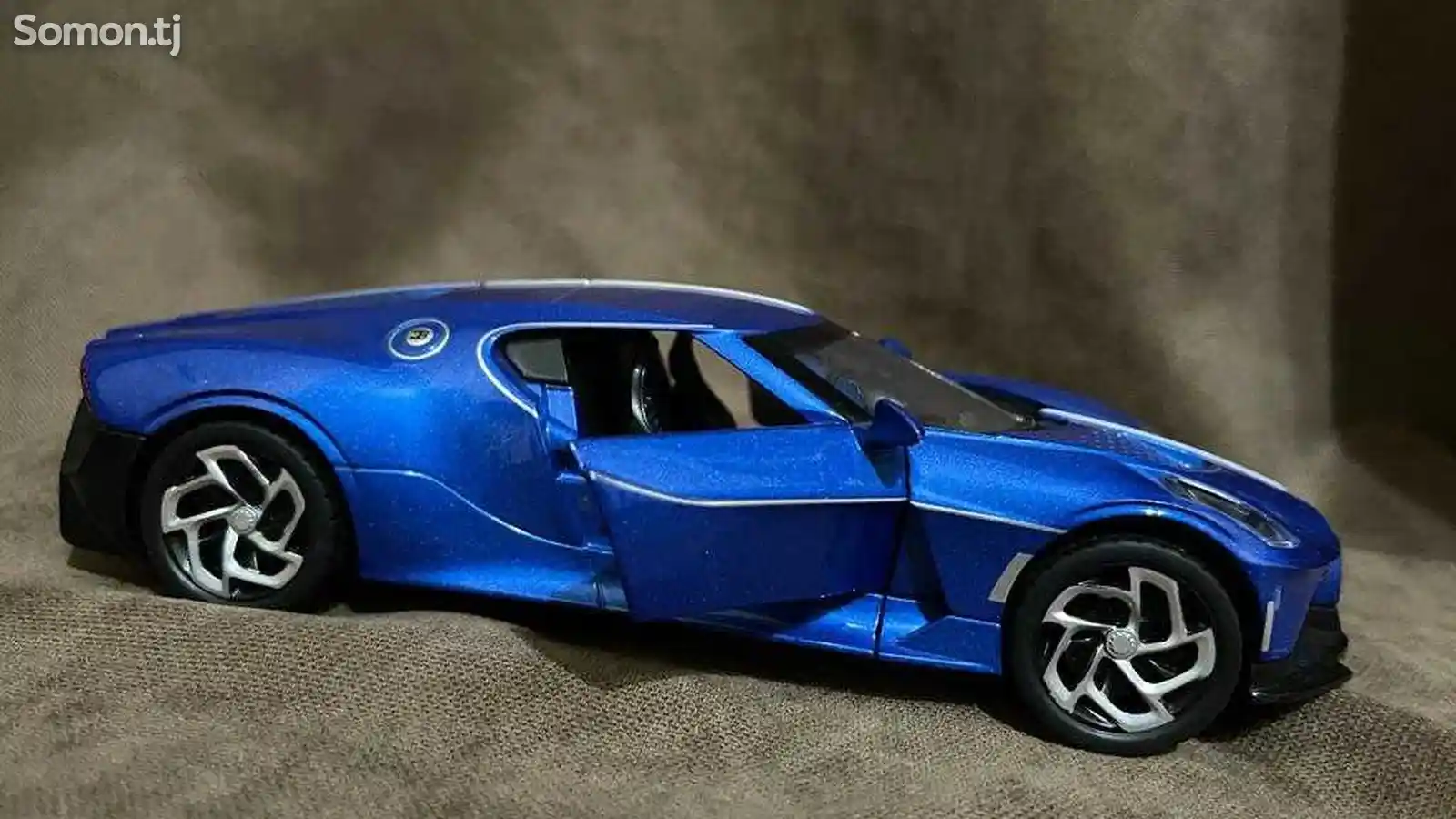 Машинка металлическая Bugatti-5