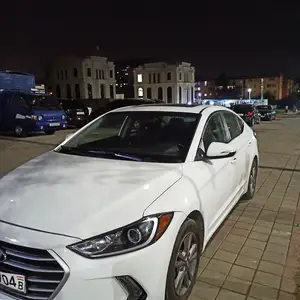 Hyundai Elantra, 2017