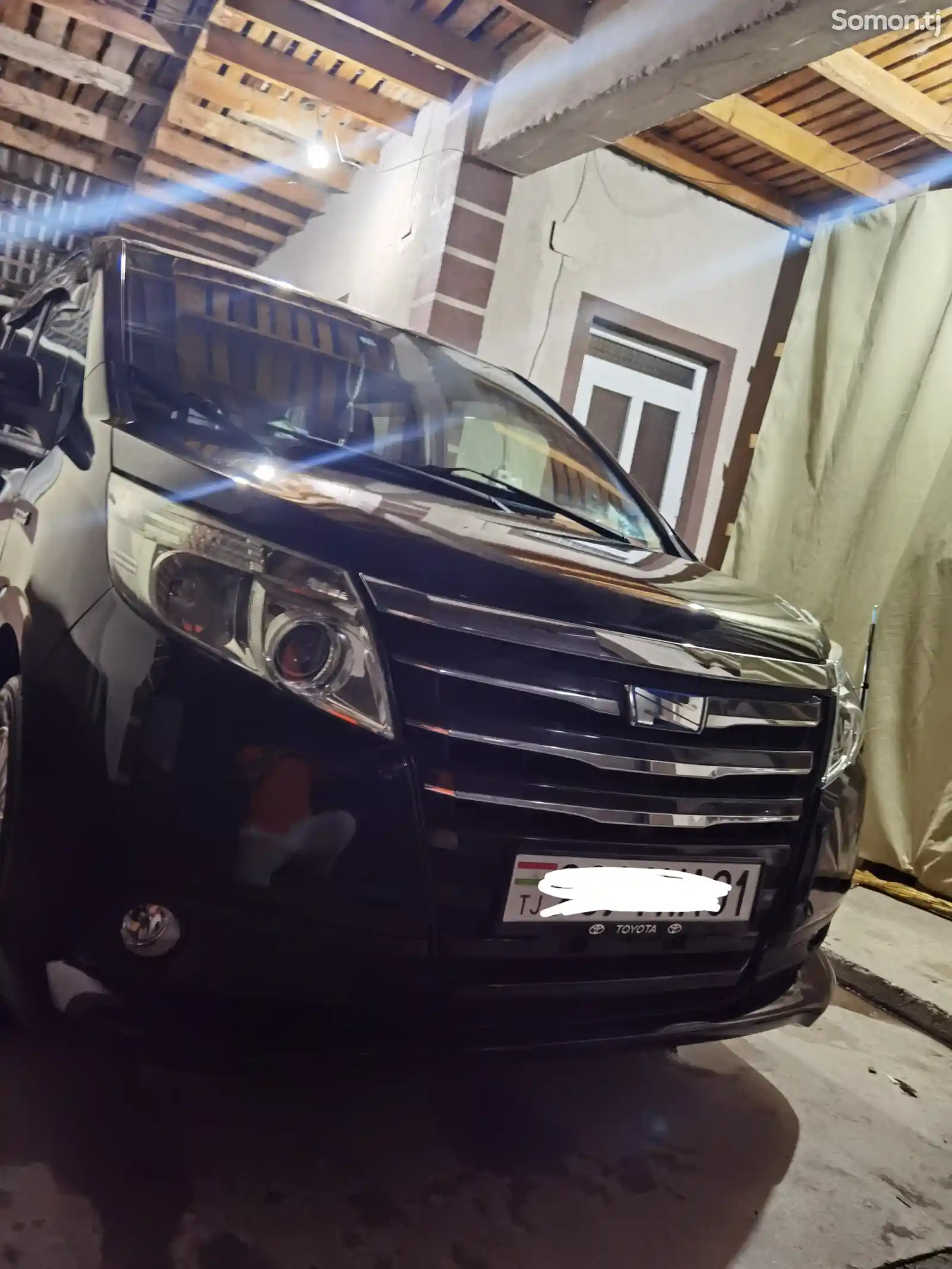 Toyota Noah, 2016-15