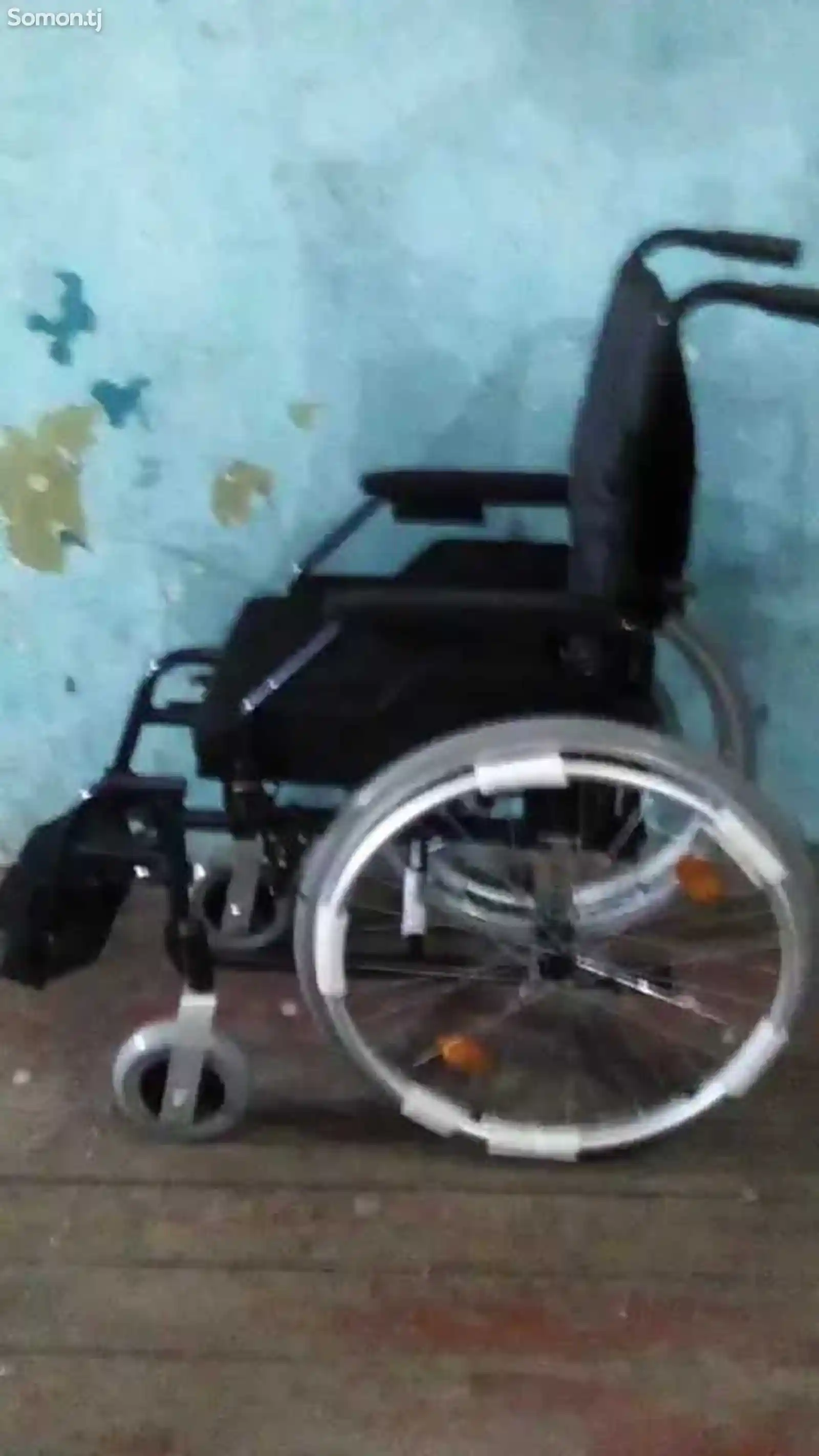 Инвалидное кресло-каталка-1