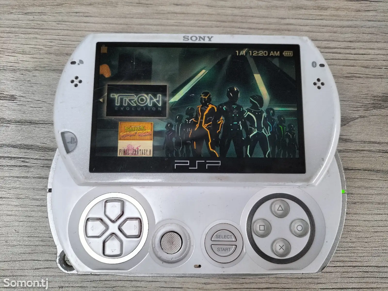 Игровая приставка Sony PSP Go-1