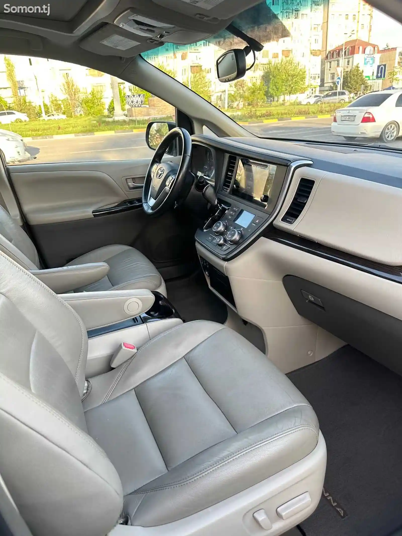 Toyota Sienna, 2016-8