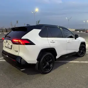 Toyota RAV 4, 2021