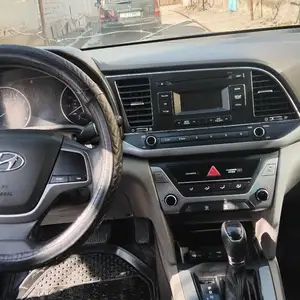 Hyundai Elantra, 2017