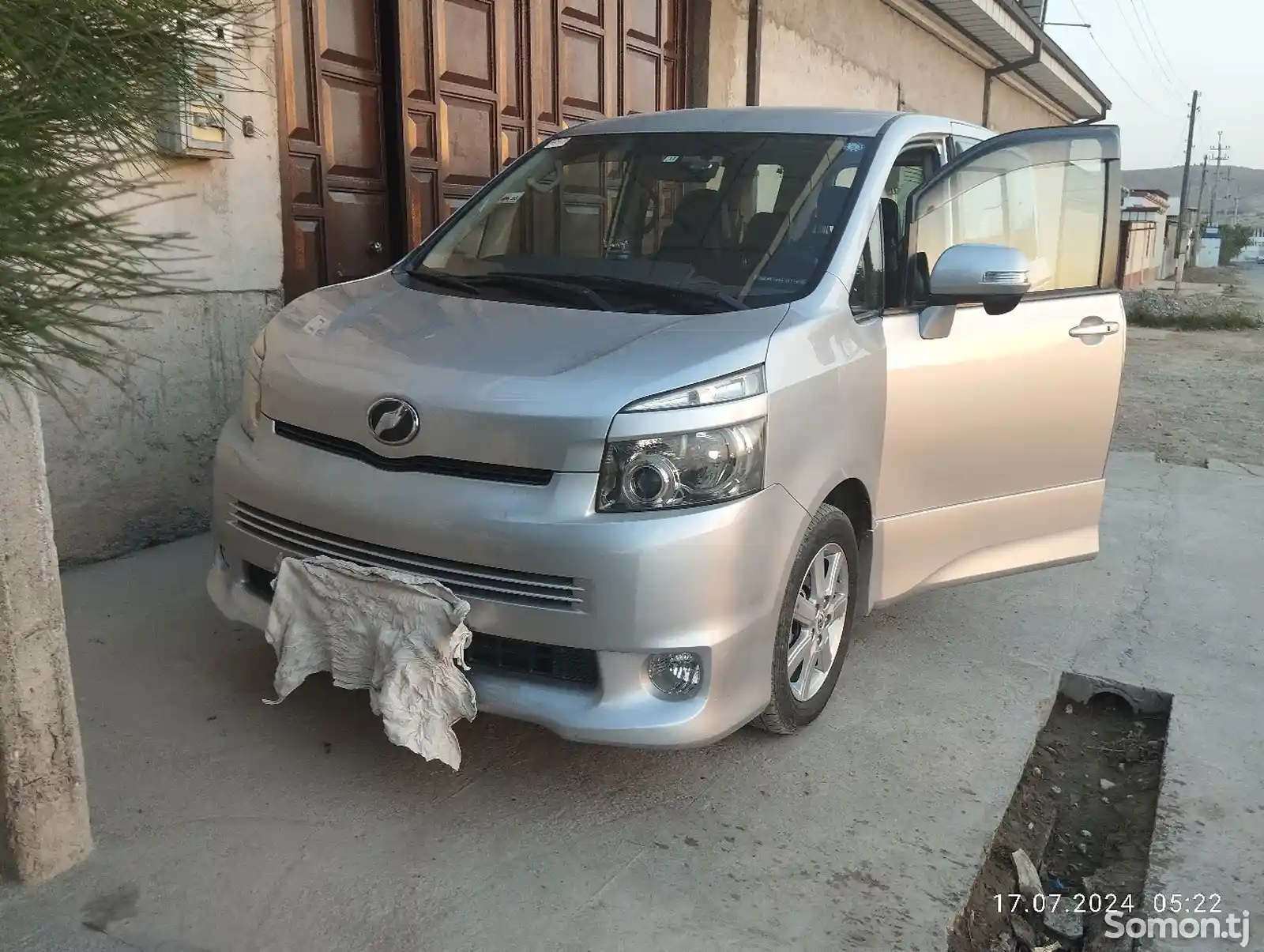 Toyota Voxy, 2007-2