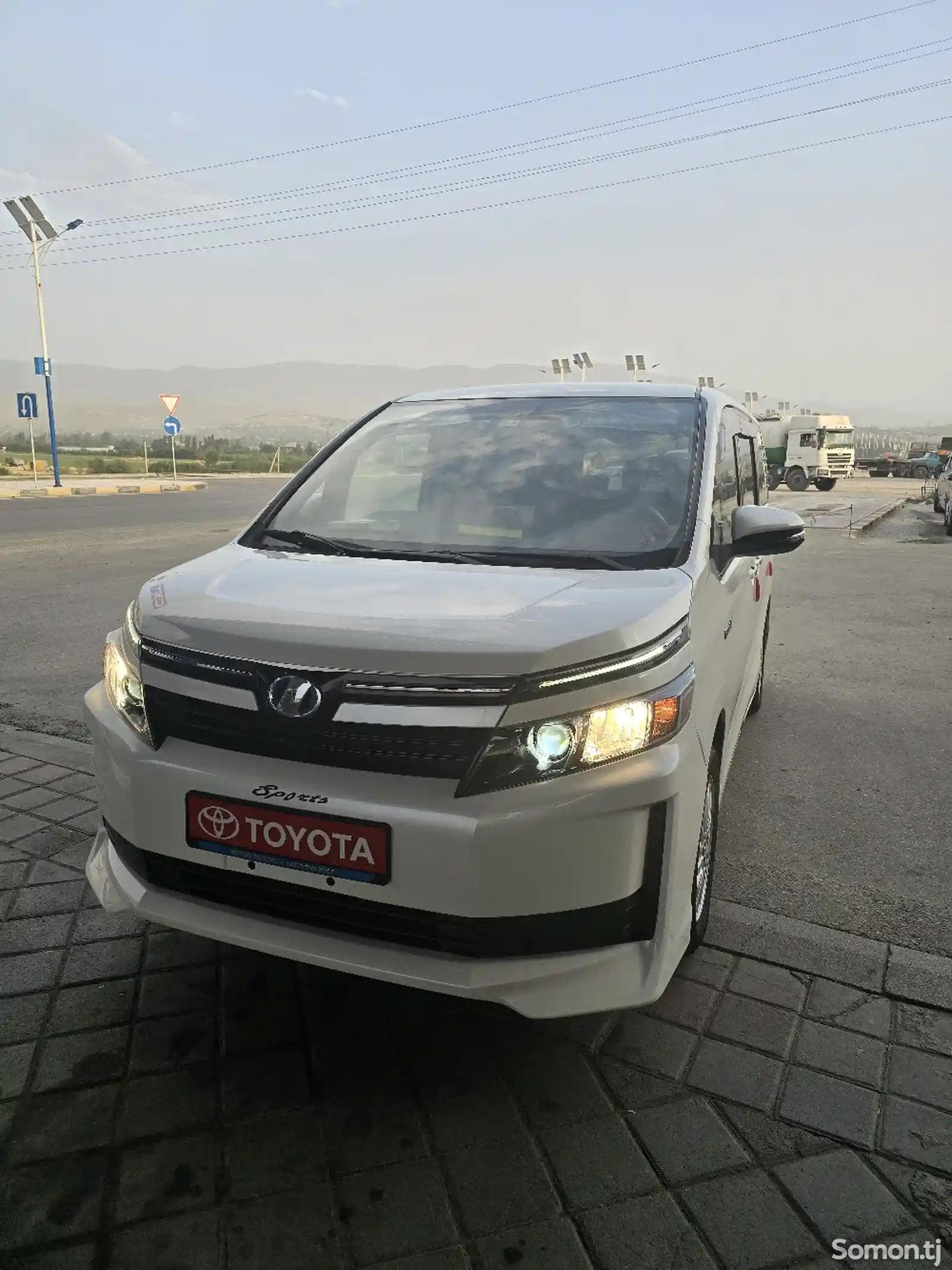 Toyota Voxy, 2014-3