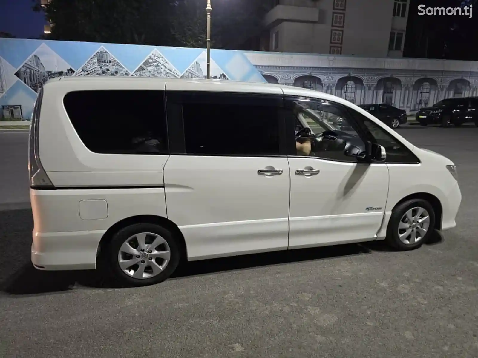 Nissan Serena, 2014-3