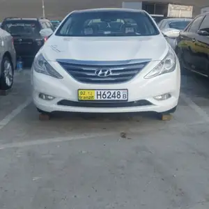 Hyundai Sonata, 2010