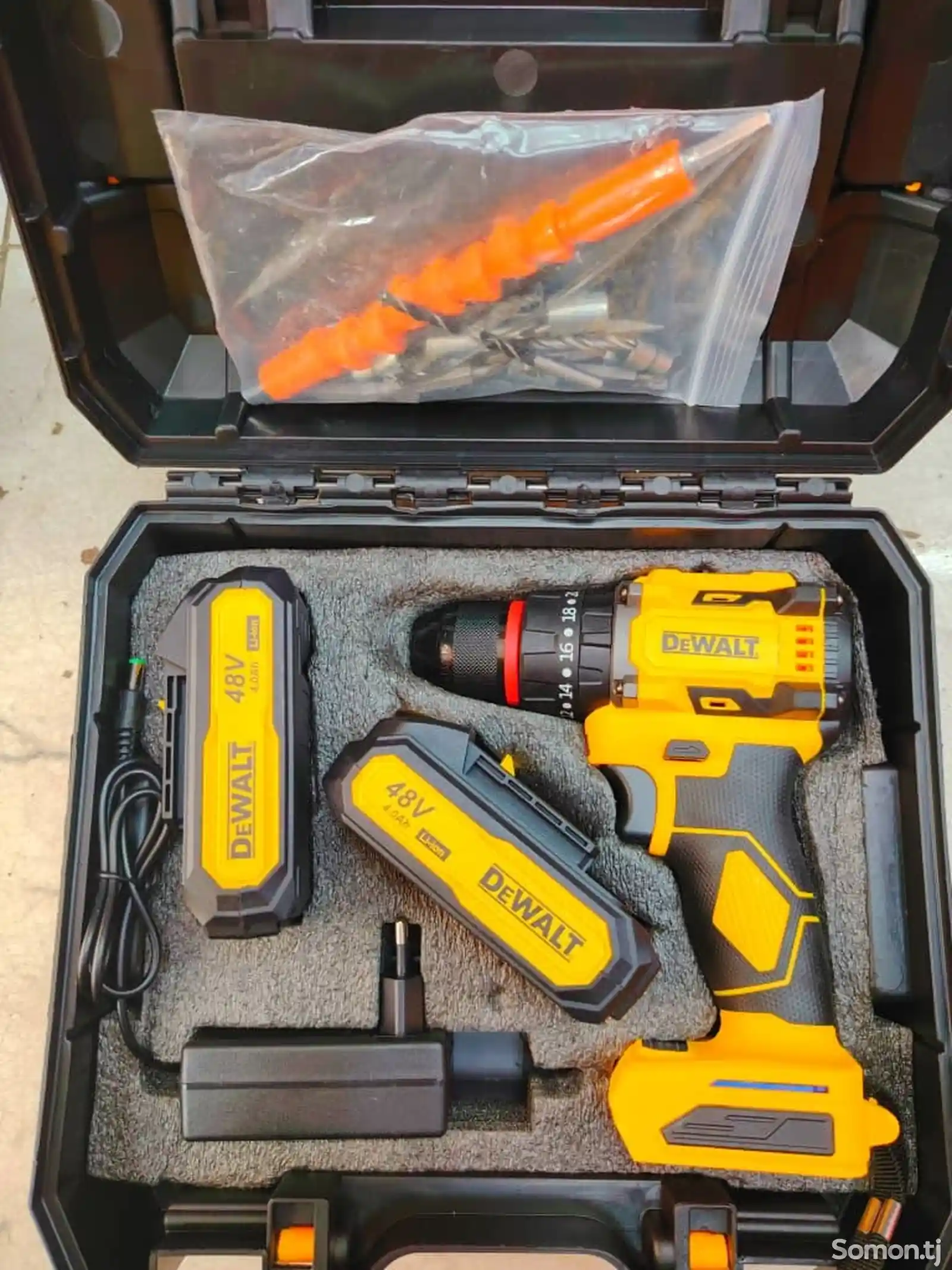 Шуруповерт Dewalt-1