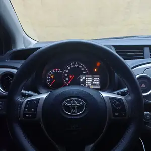 Toyota Vitz, 2015