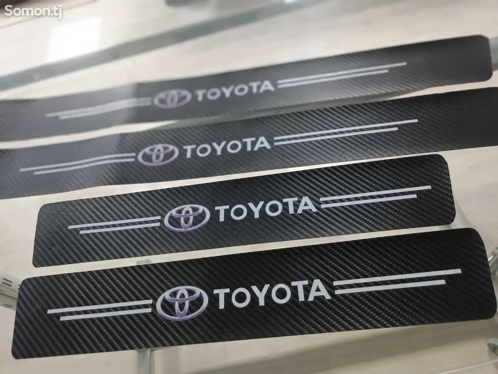 Защитные наклейки на пороги Toyota-1