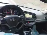 Hyundai Elantra, 2017-6