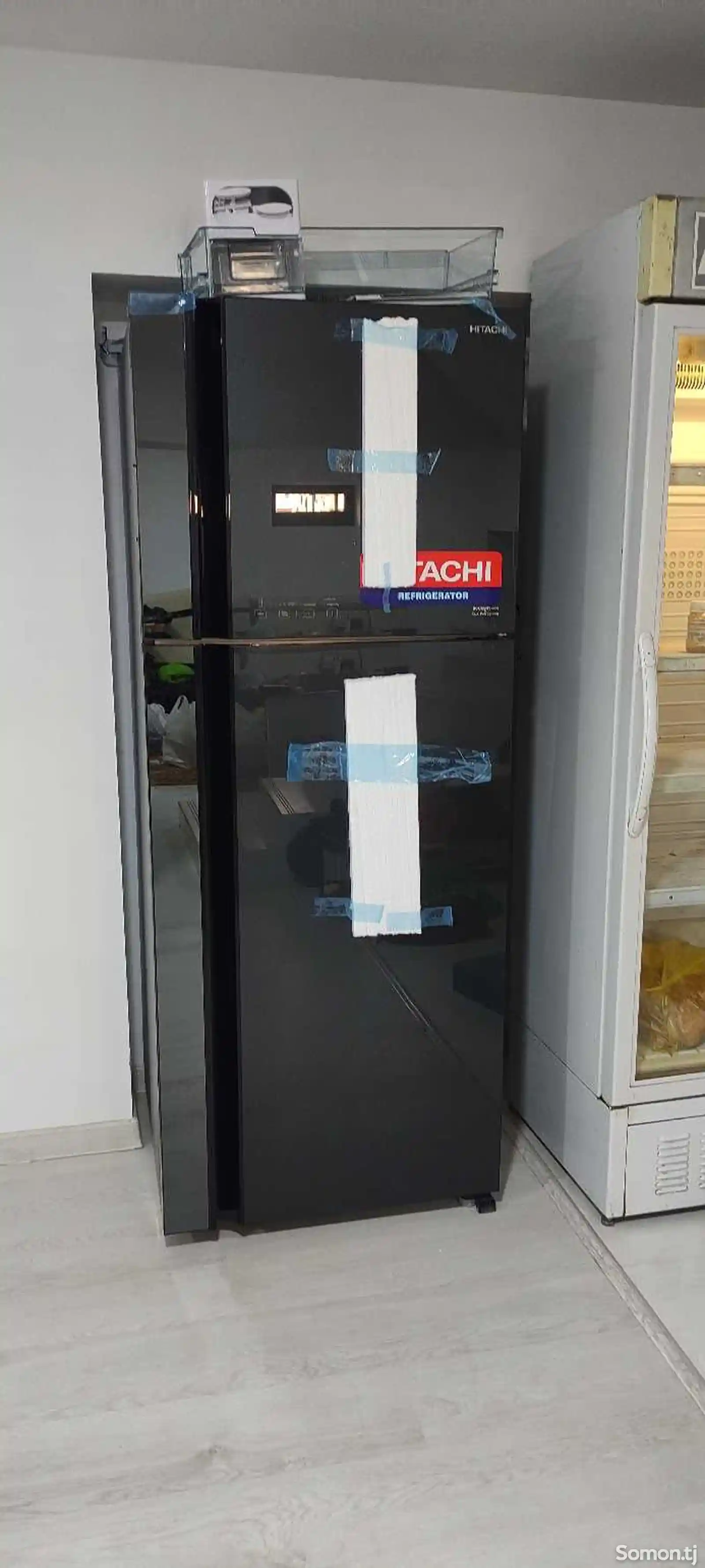 холодильник Hitachi-1