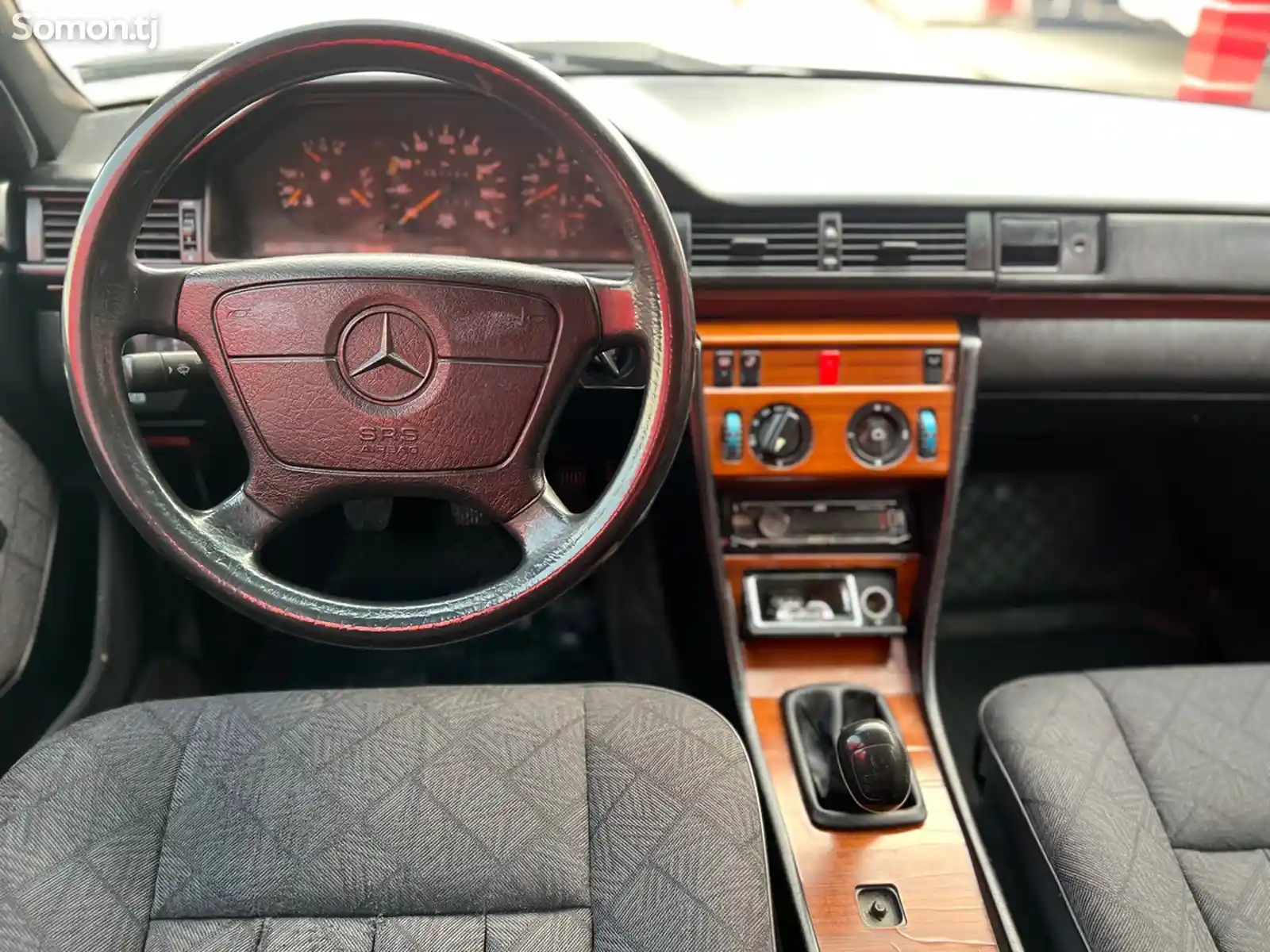 Mercedes-Benz E class, 1993-5