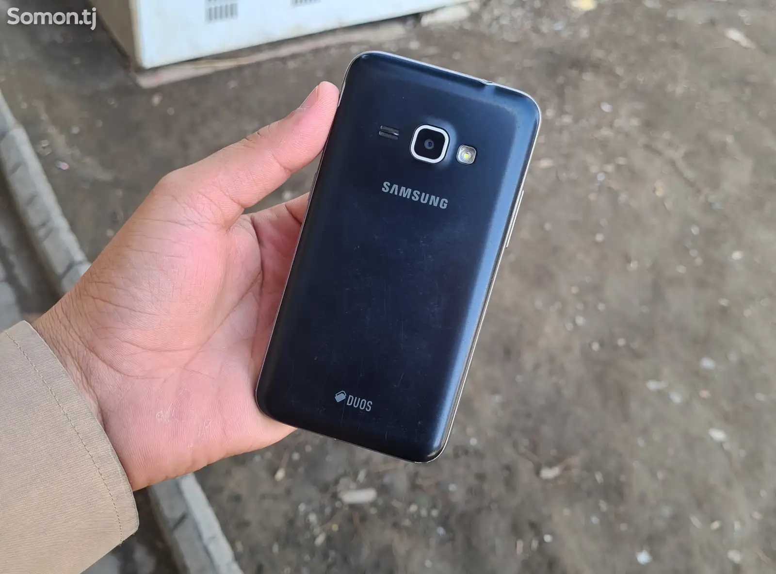 Samsung Galaxy J1 Black-2