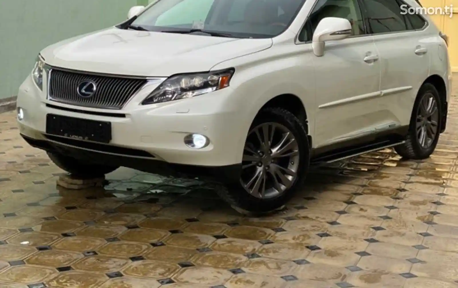 Передние фары на Lexus RX450h-3