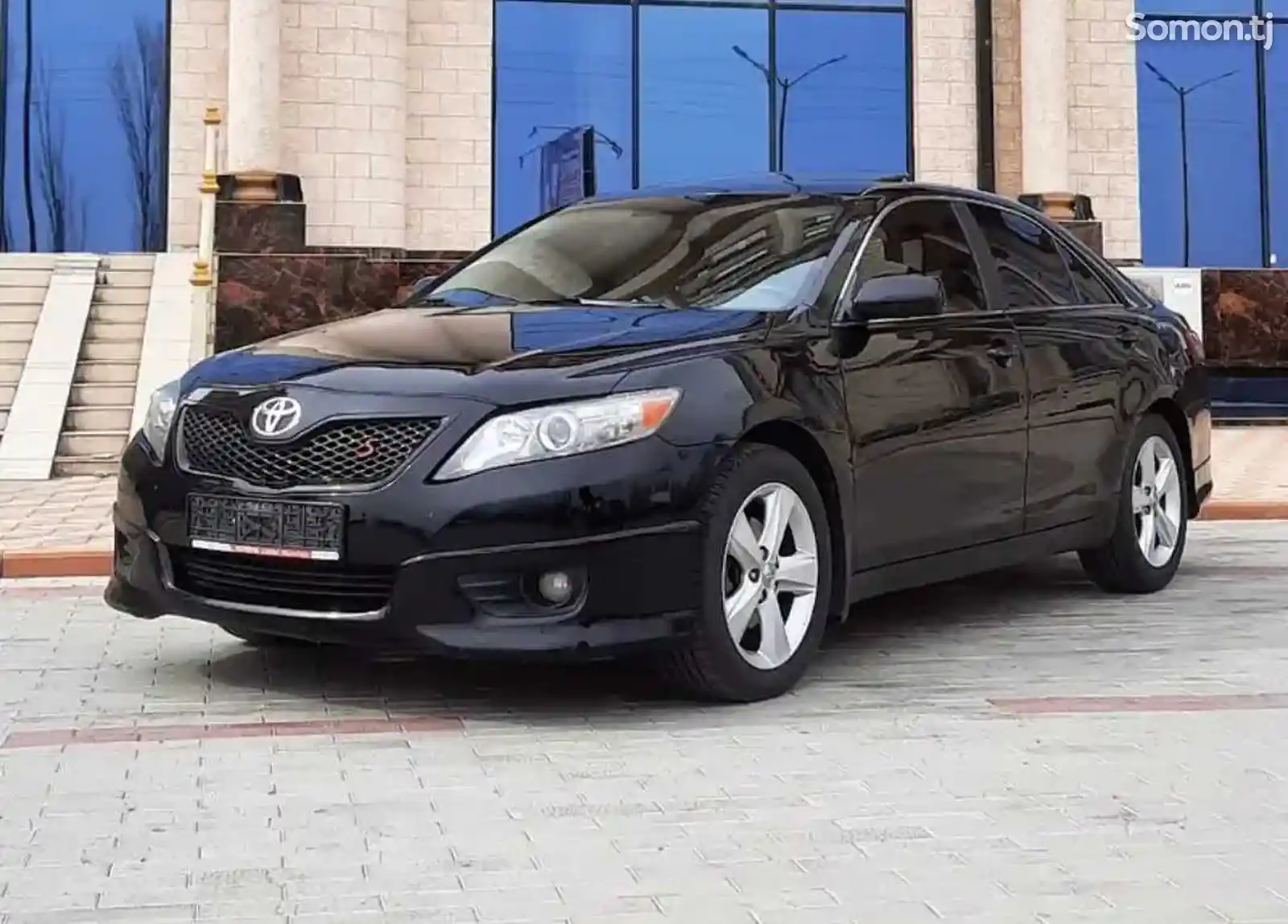 Лобовое стекло от Toyota Camry 2