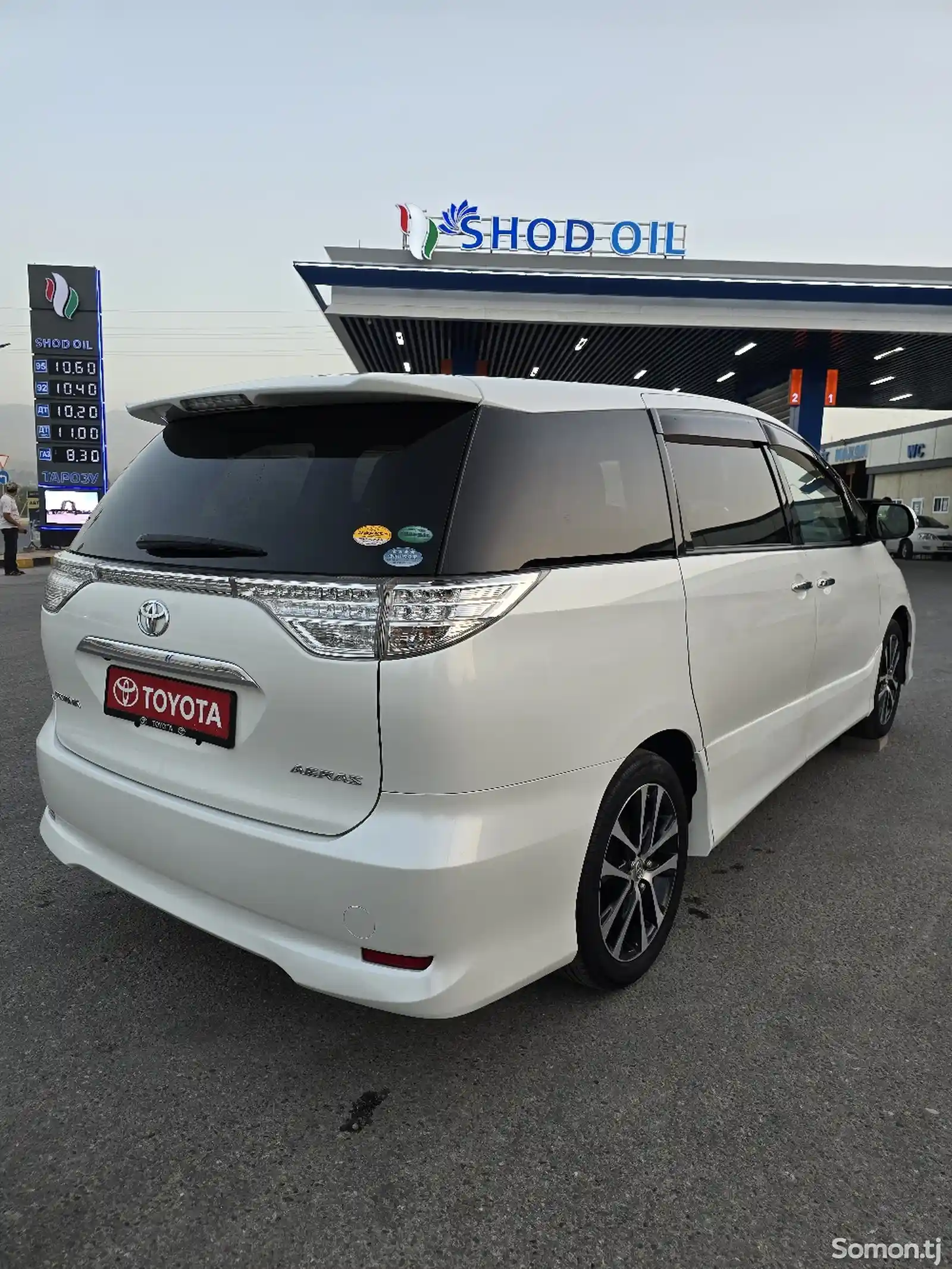 Toyota Estima, 2014-10