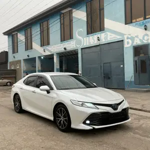 Toyota Camry, 2018