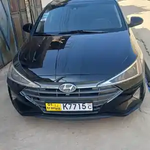 Hyundai Elantra, 2019