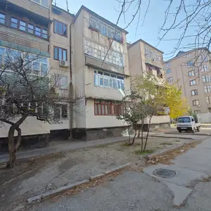 3-комн. квартира, 1 этаж, 80 м², 4 мкр