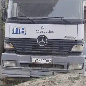 Контейнеровоз Mercedes Benz Atego 2528