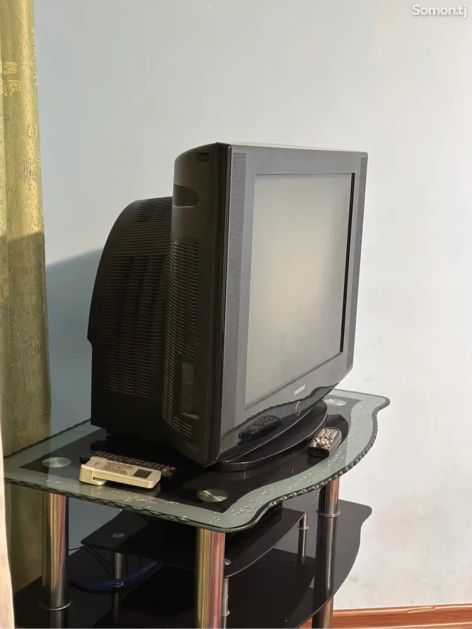 Телевизор с подставкой-2