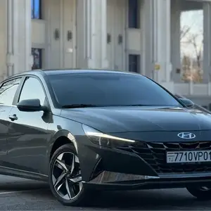 Hyundai Elantra, 2022