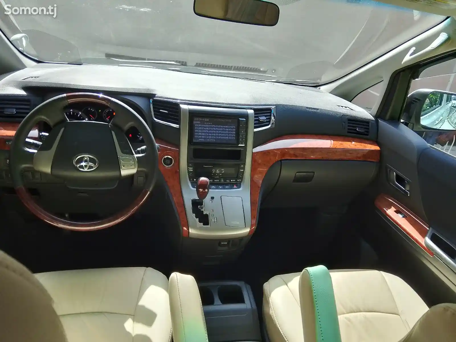 Toyota Vellfire, 2014-10