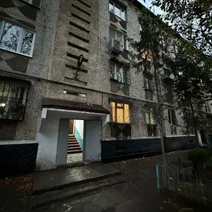 4-комн. квартира, 1 этаж, 82 м², 101 мкр