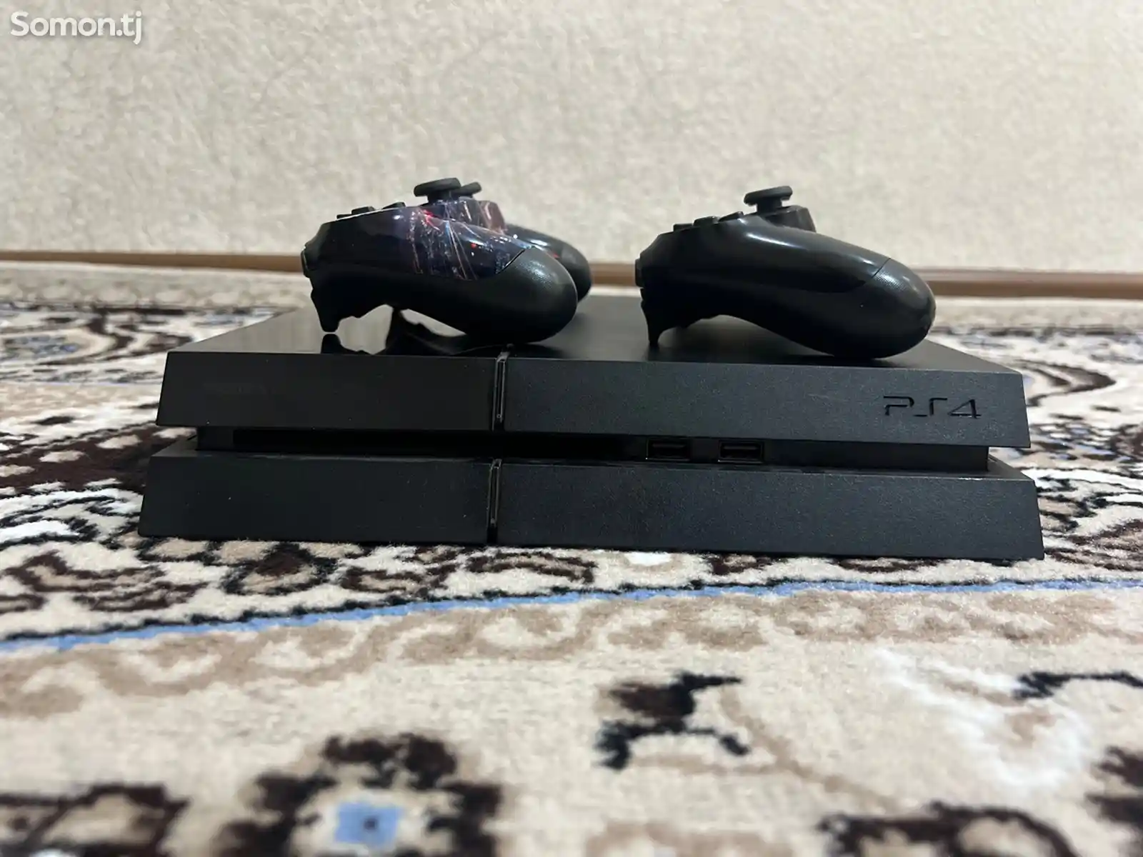 Игровая приставка Ps4-3