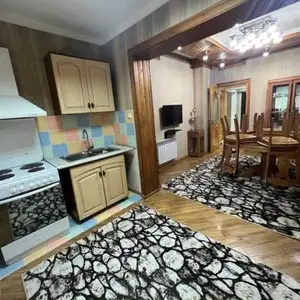 3-комн. квартира, 1 этаж, 100м², 82 мкр