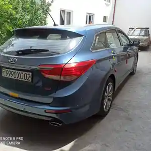 Hyundai i40, 2011