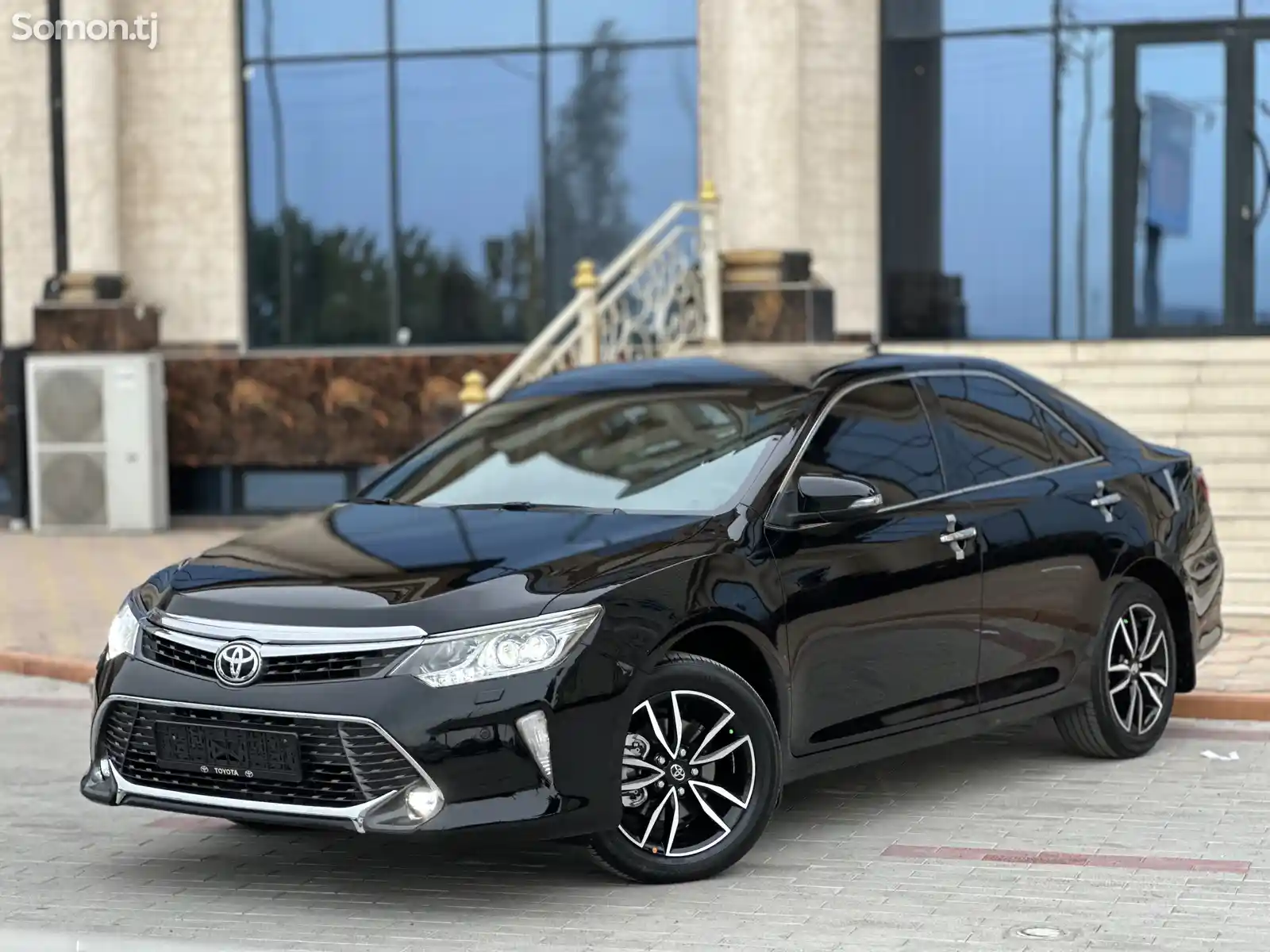 Toyota Camry, 2017-1