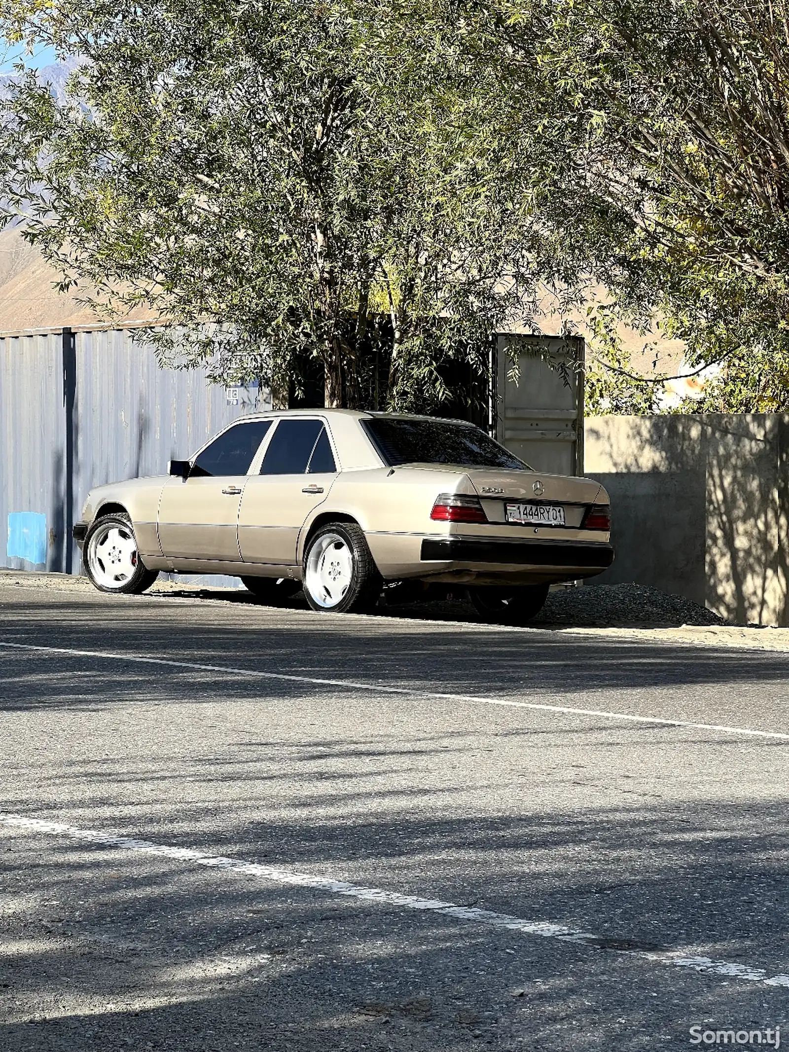 Mercedes-Benz W124, 1990-1