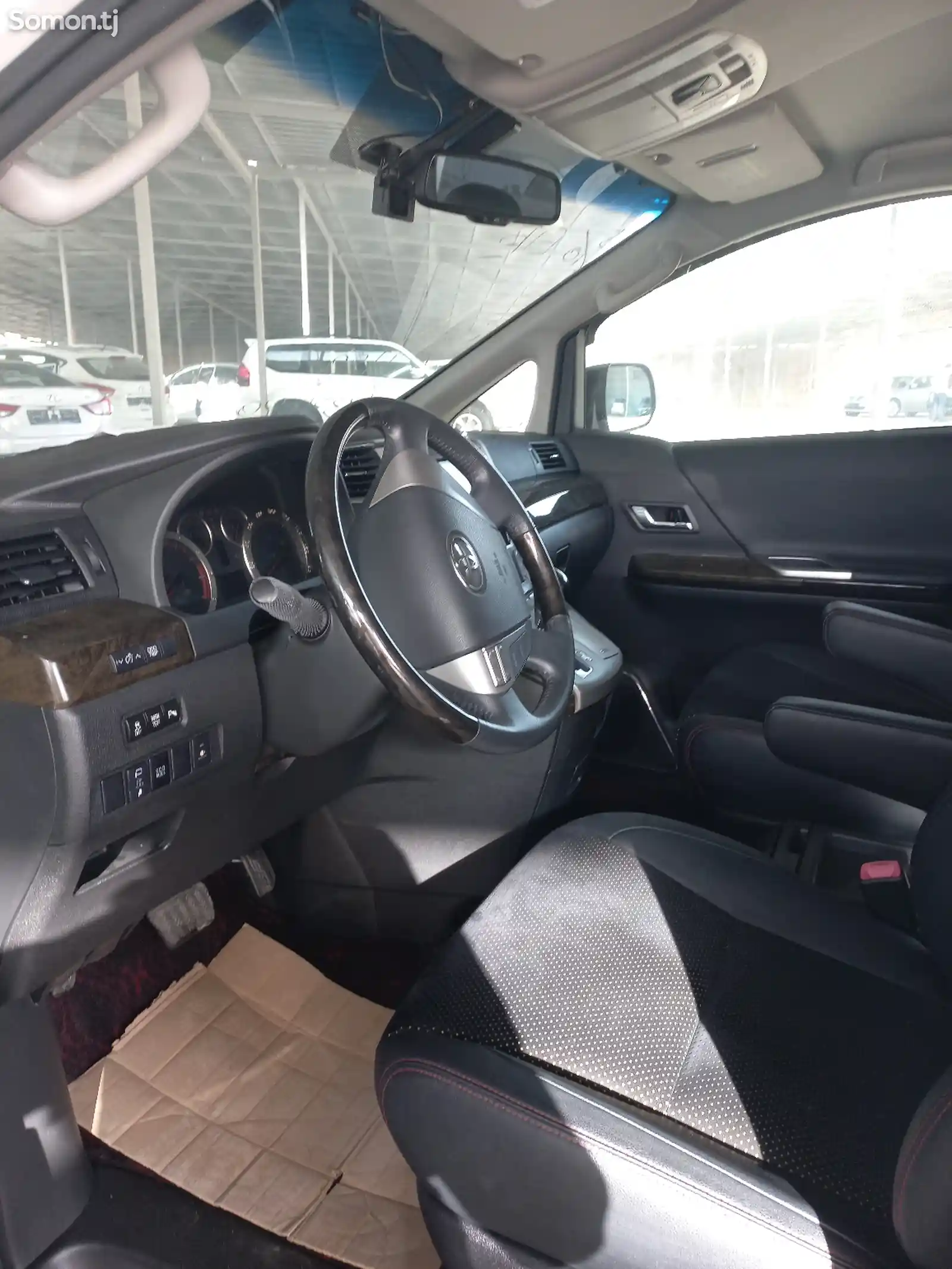 Toyota Vellfire, 2014-9