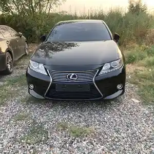 Передний бампер от Lexus ES