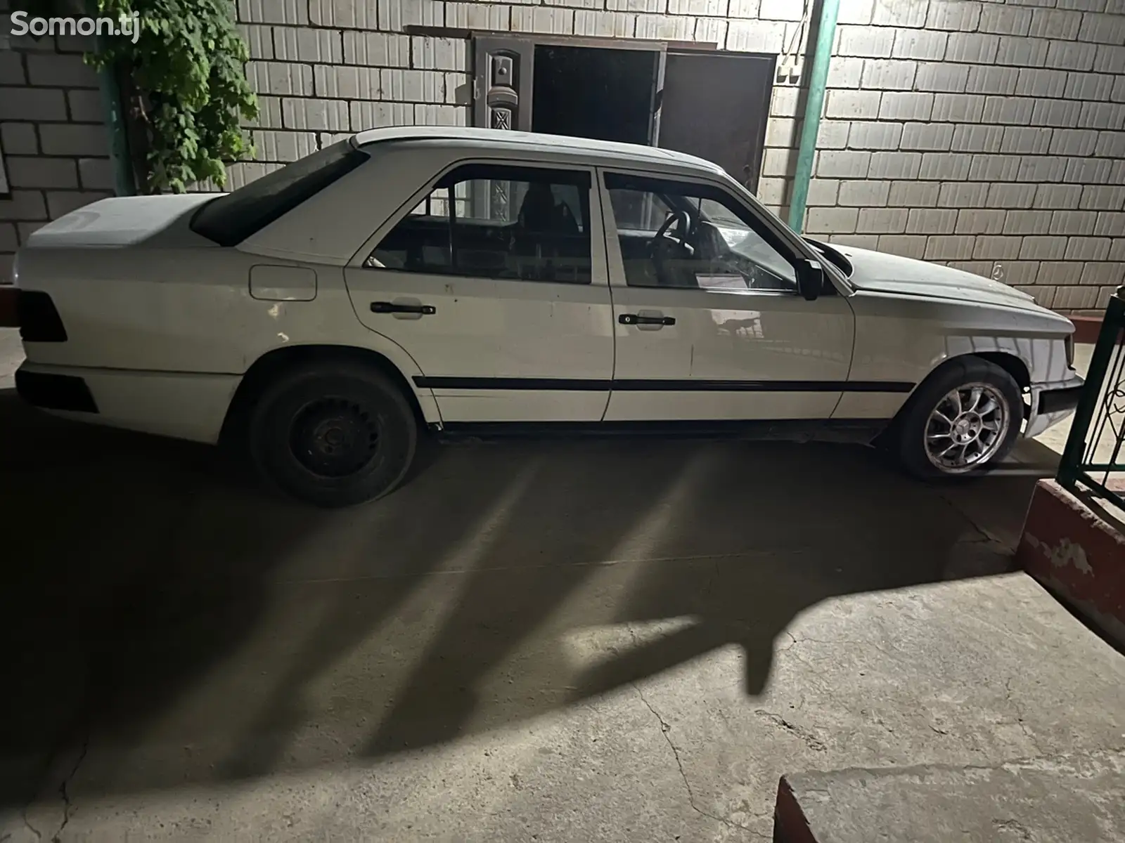 Mercedes-Benz W124, 1988-5