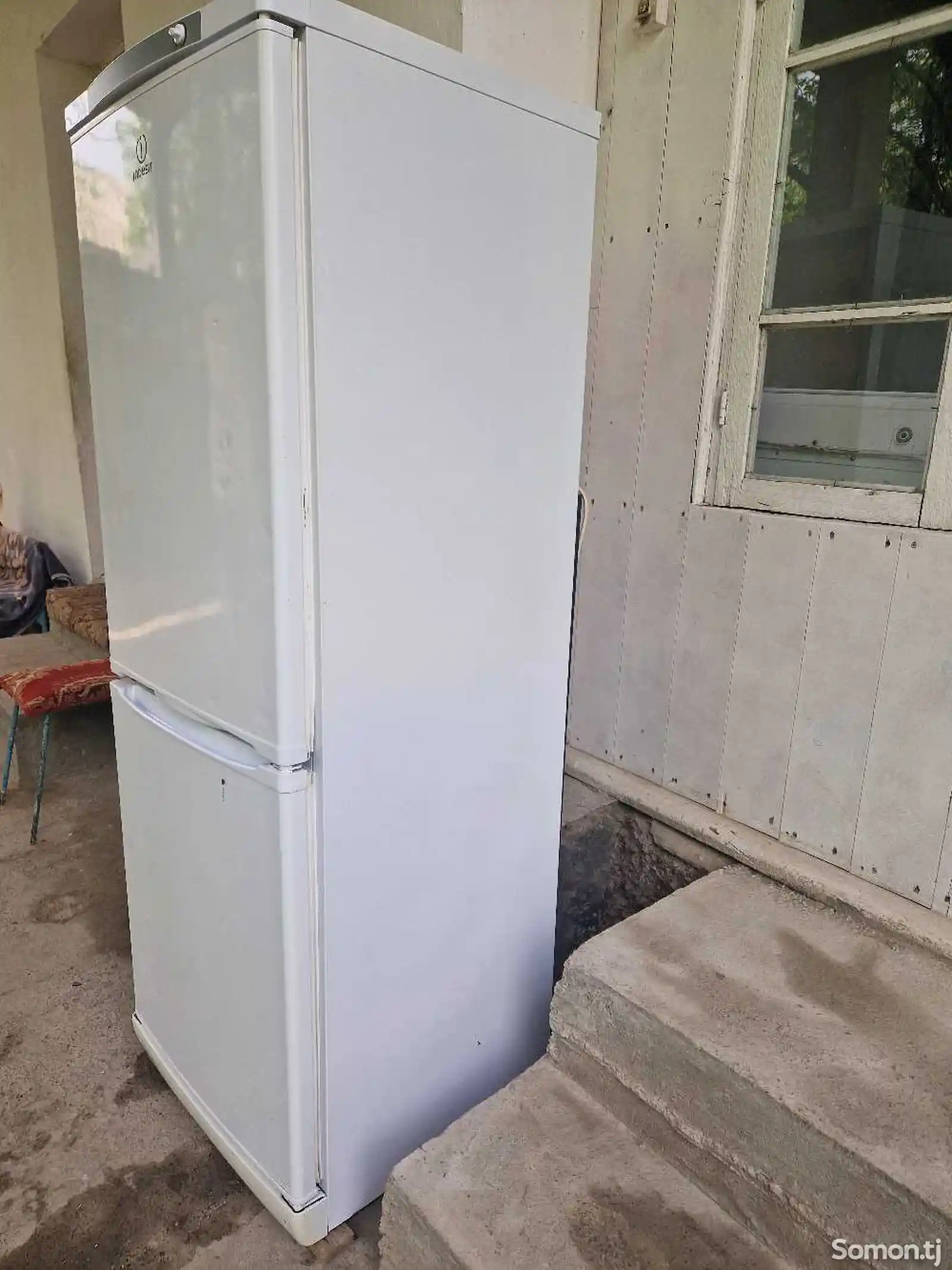 Холодильник Indesit 165x60-3