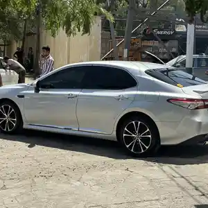 Toyota Camry, 2017