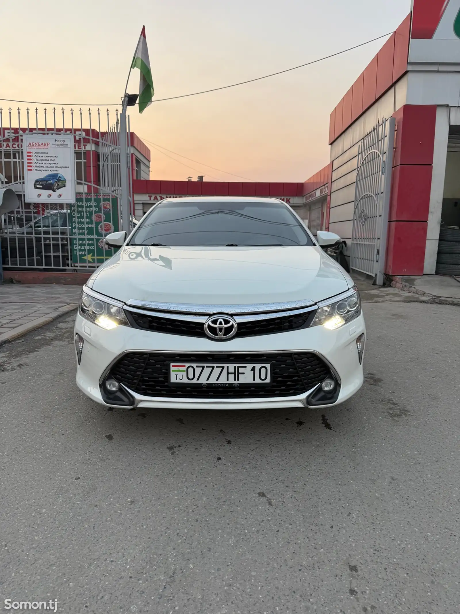 Toyota Camry, 2018-1