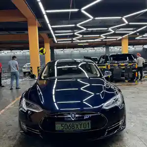 Tesla Model S, 2016