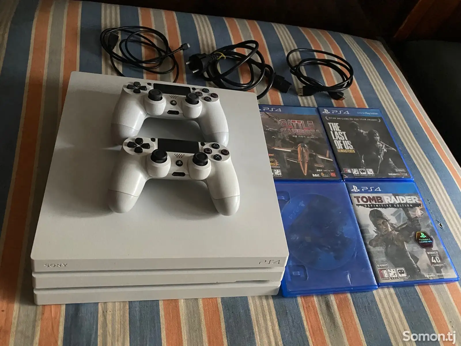 Игровая приставка Sony PlaYstation 4 Pro 1TB-1