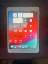 Планшет Apple iPad поколения 5-2